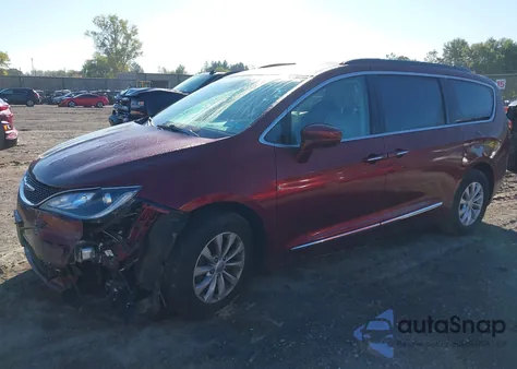 2017 Chrysler Pacifica Touring-L z USA, uszkodzony, nr VIN 2C4RC1BG6HR613742
